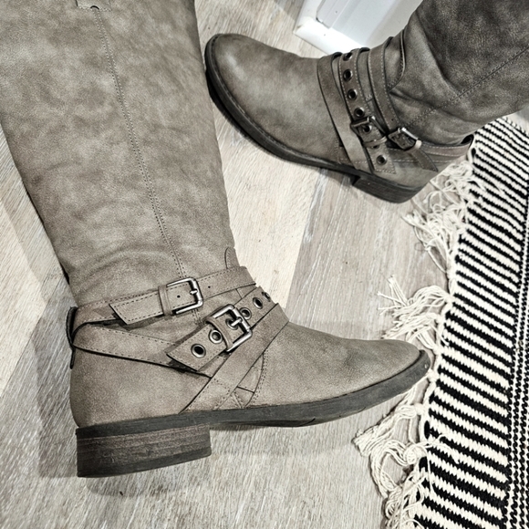 Limelight Shoes - Tall boots grey/ brown with buckle zip